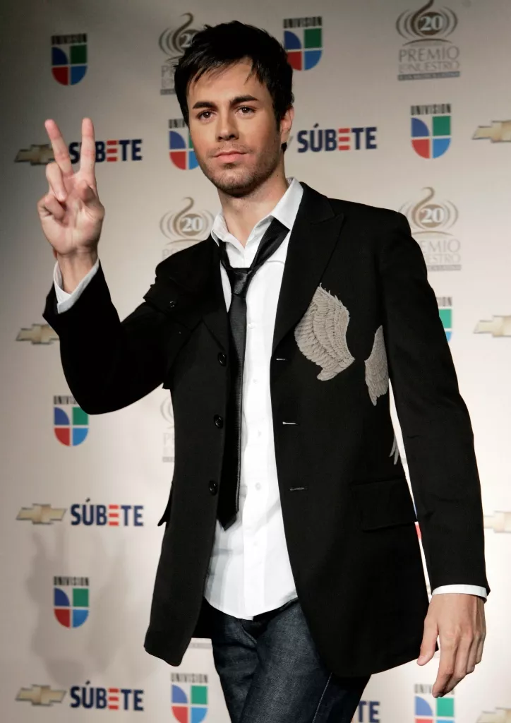 SILUETA Enrique Iglesias~(1)