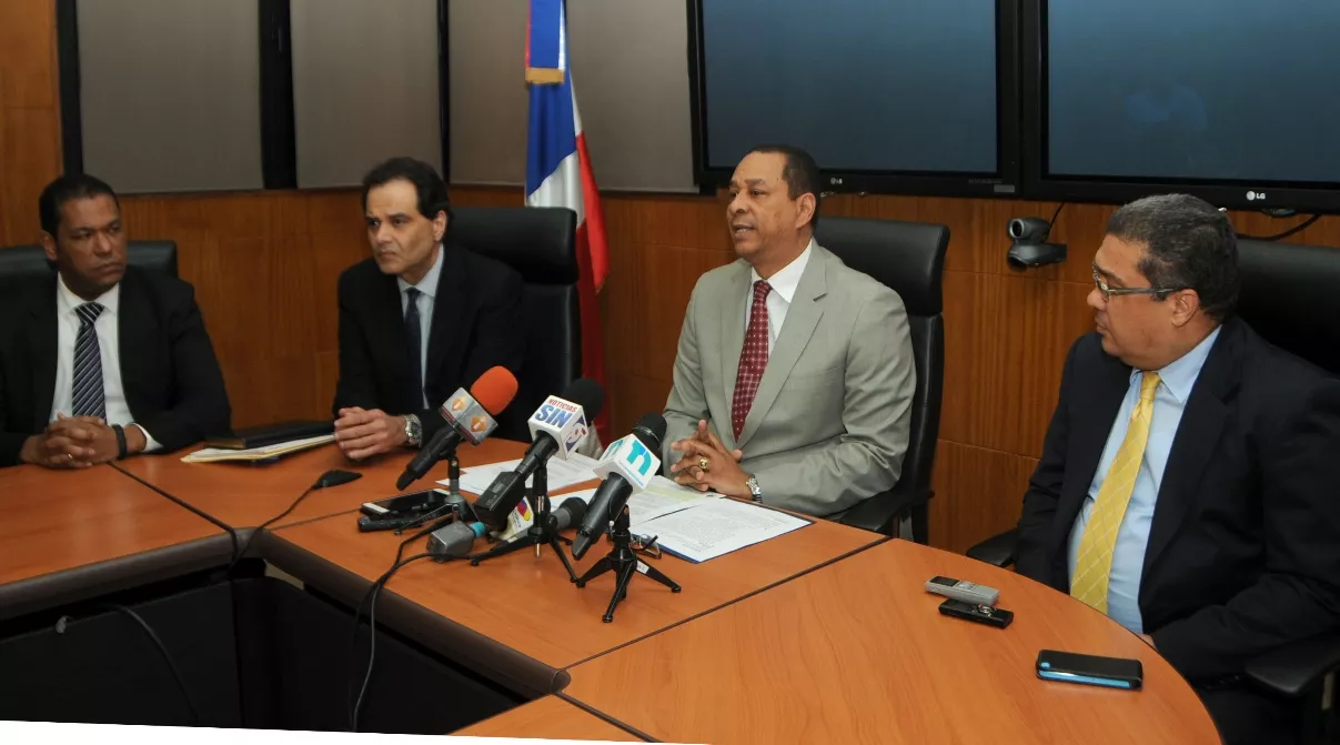 LUIS ARMANDO ASUNCION SUPERNTENDETE DE BANCOS