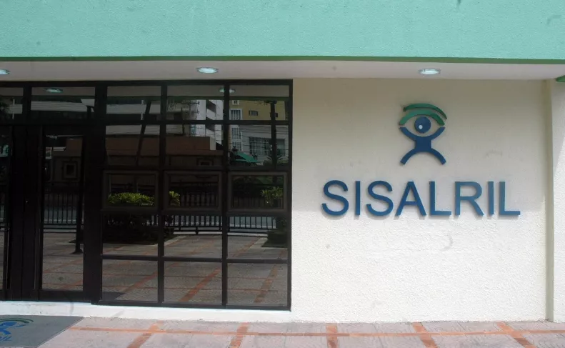 Fachada del edificio de la SISALRIL/FOTO José de León