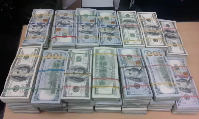 DNCD OCUPA  800 MIL DOLARES A COLOMBIANO EN EL AILA (1)