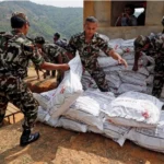 Nepal lucha contrarreloj por encontrar supervivientes con sus escaso recursos
