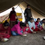Nepal lucha contrarreloj por encontrar supervivientes con sus escaso recursos