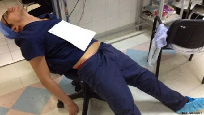 Médico dormido