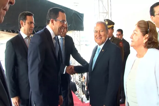 NAVARRO SALUDA AL PRESIDENTE SANCHEZ CEREN DE EL SALVADOR