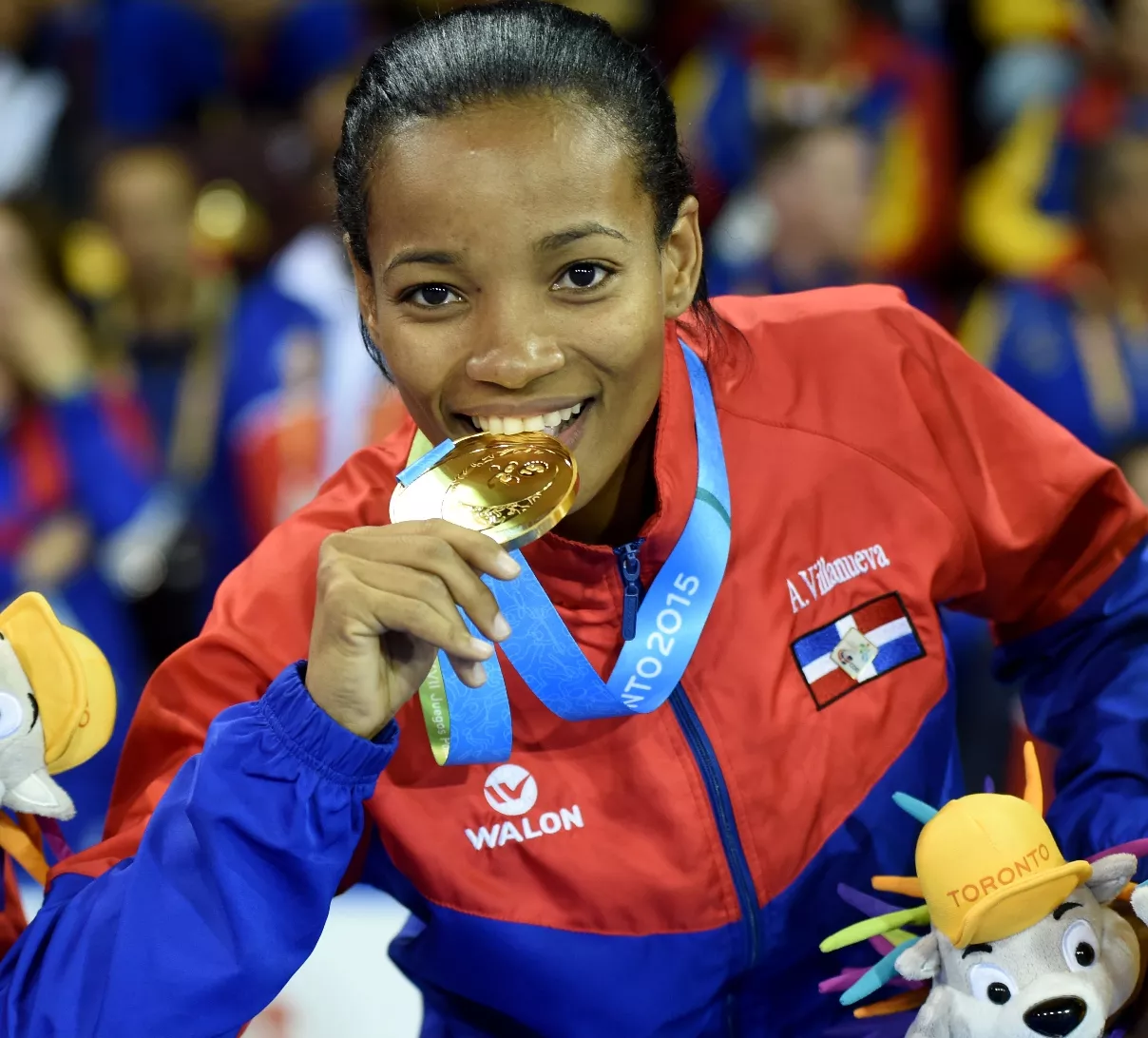 Ana Villanueva celebra orgullosa la obtención de su segunda medalla de oro en los Juegos Panam.
