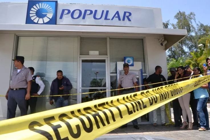 Desconocido asaltaron la sucursal del banco Popular de la Av. Luperon donde matron al seguridad Sabina Medez, Foto: Elieser Tapia.