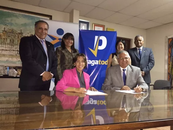 Firma convenio pagatodo