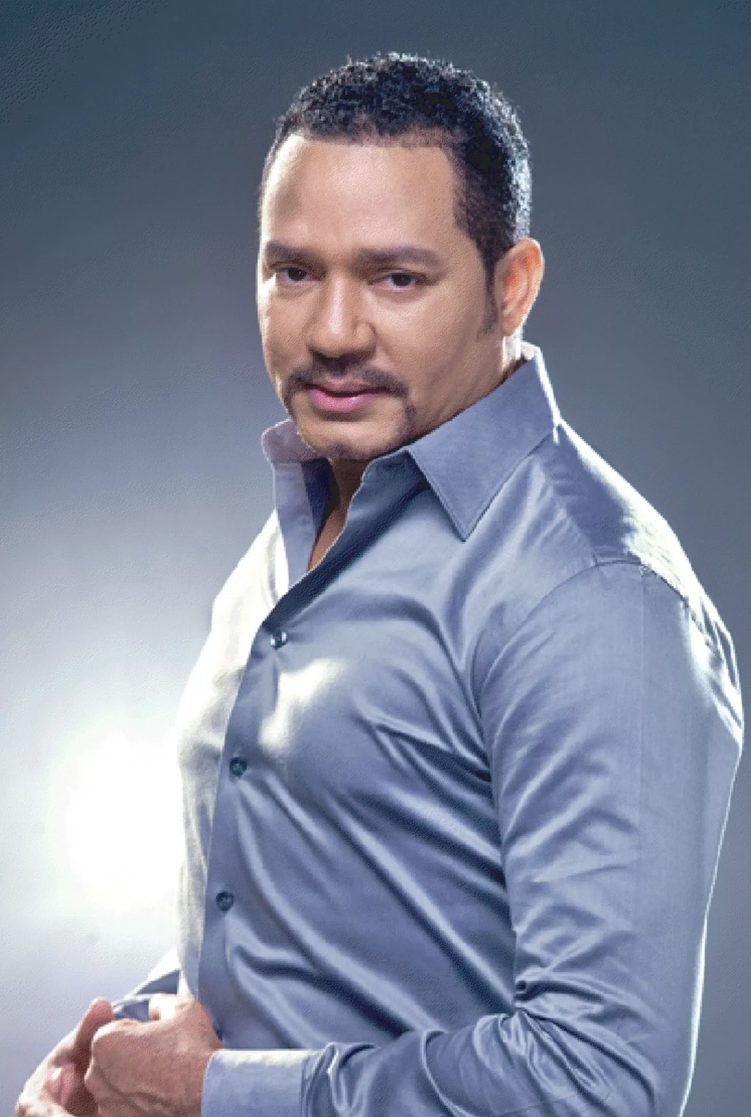 silueta Frank Reyes,p01~(1)