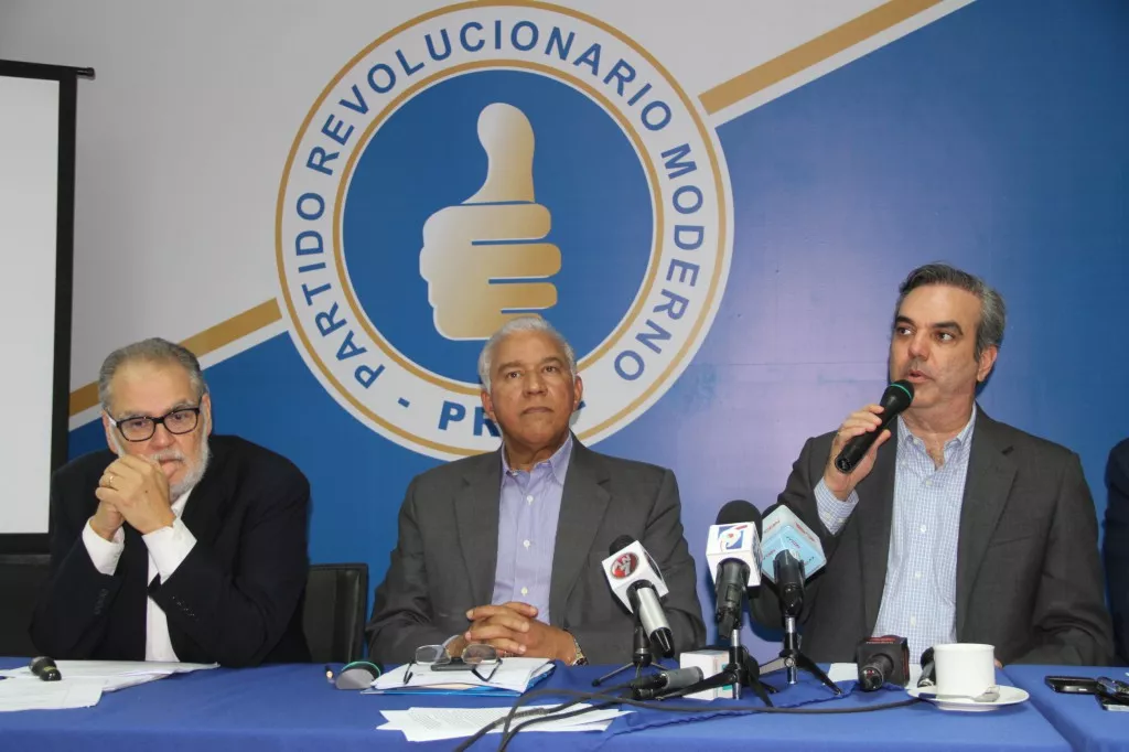 Foto de Luis durante la rueda de prensa en el partido hoy 1