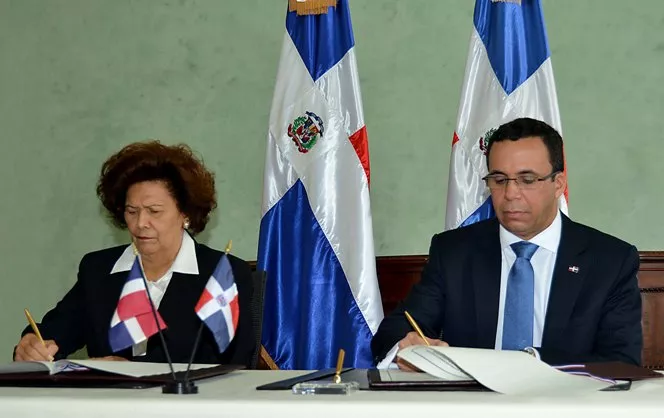 NAVARRO Y MARTINEZ FIRMAN EL ACUERDO