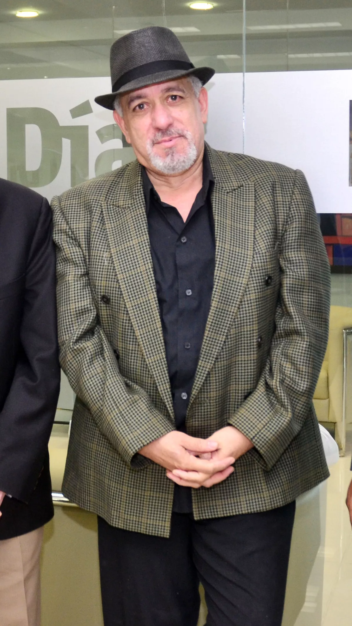 SILUETA Giovanny Cruz,p01