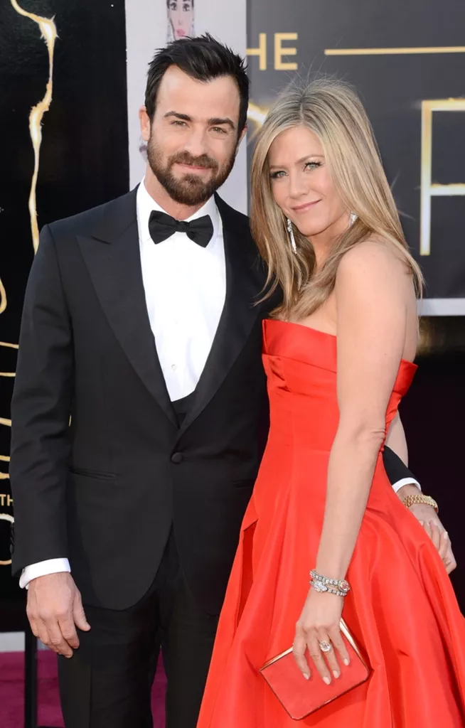 silueta Jennifer Aniston y e,p01