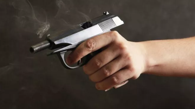 151015160157_sp_hand_holding_a_gun_624x351_thinkstock_nocredit