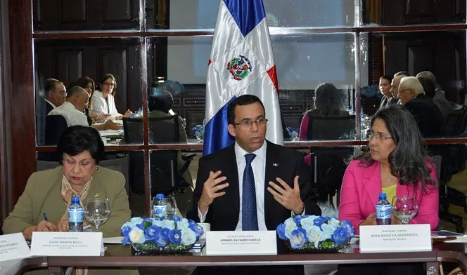 NAVARRO Y MINISTROS