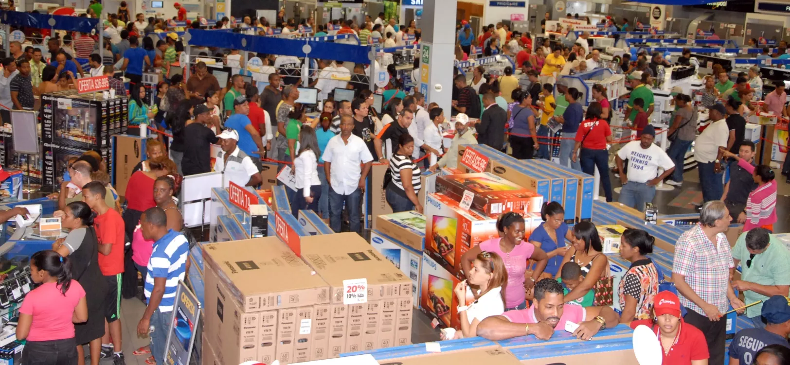Recorrido por tiendas en el dia de black friday/foto Jose de Leon