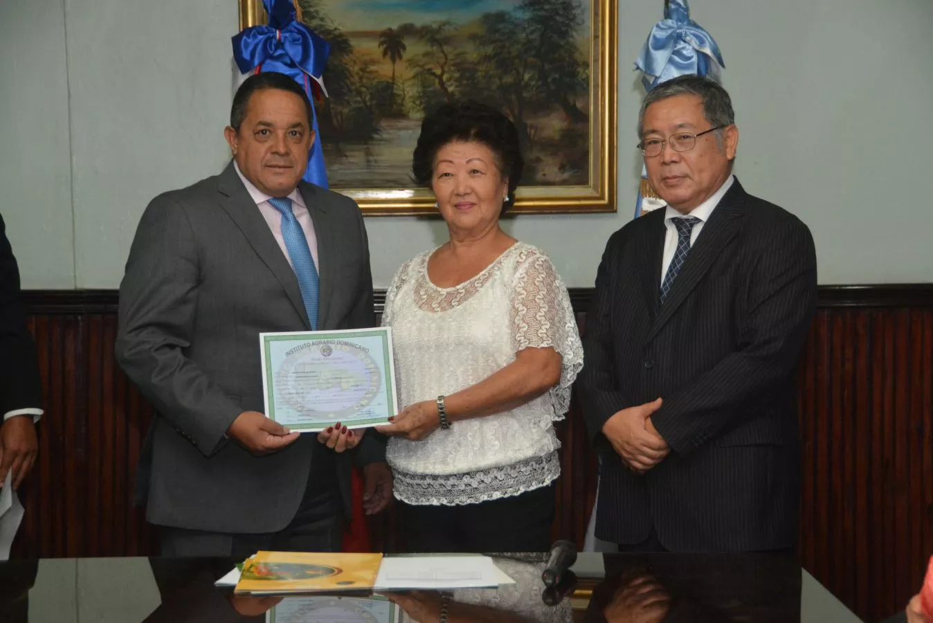 portada_instituto_agrario_dominicano_entrega_titulos_a_familias_japonesas