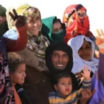 Los saharauis se afanan en reconstruir sus campos entre creciente rabia