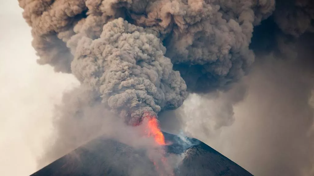 Mueren dos andinistas tras intentar llegar a cumbre volcán chileno Puntiagudo