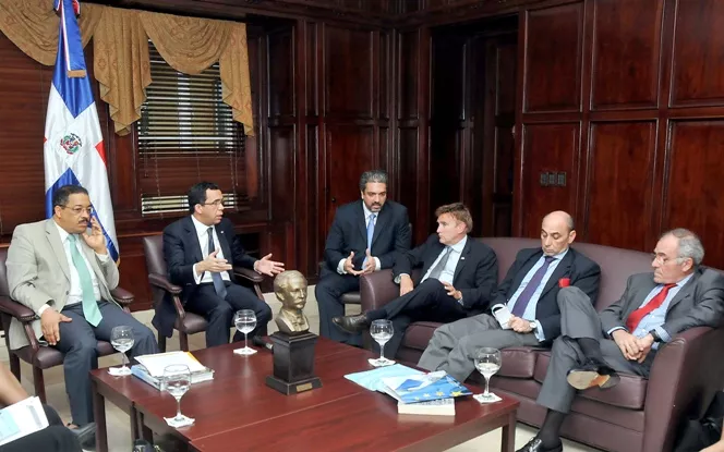 NAVARRO ROSARIO Y EMBAJADORES