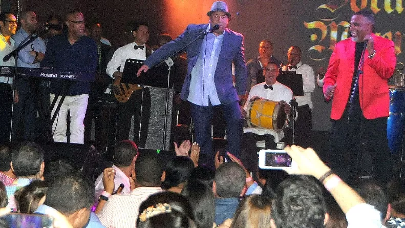 Henry Hierro, Víctor Roque y Willi Hierro con La Gran Manzana