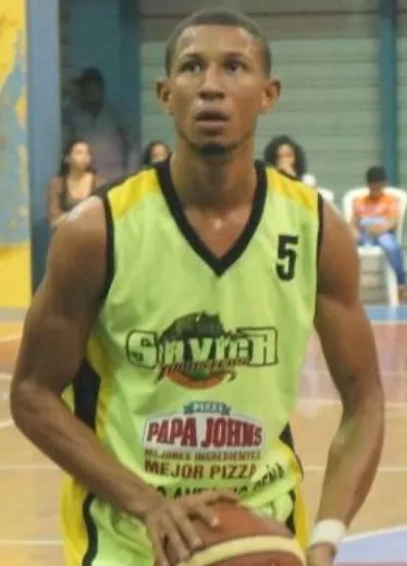 Jaison Valdez, del club Savica en Higüey.