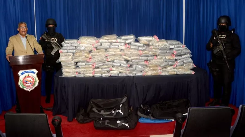 Decomisan-150-paquetes-de-droga-en-multimodal-Caucedo-800×449