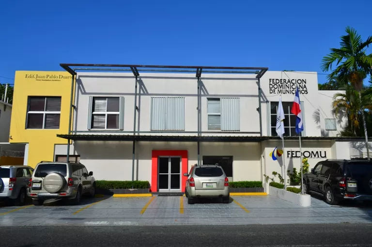 Fachada FEDOMU