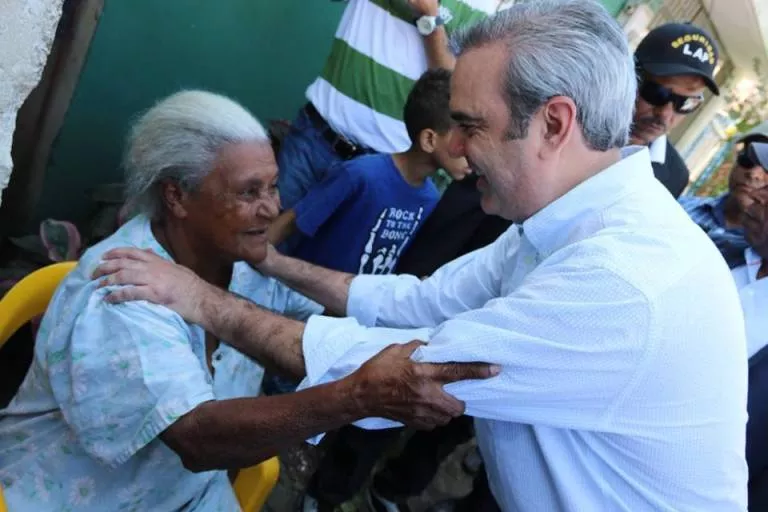 Luis Abinader  fue recibido con alegría en Palmarito