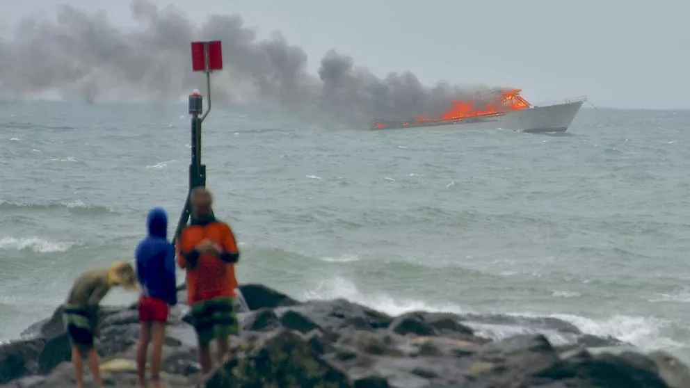 New_Zealand_Boat_Fire-0bd48_20160118080839-k0BF-U301484074898YjG-992×558@LaVanguardia-Web