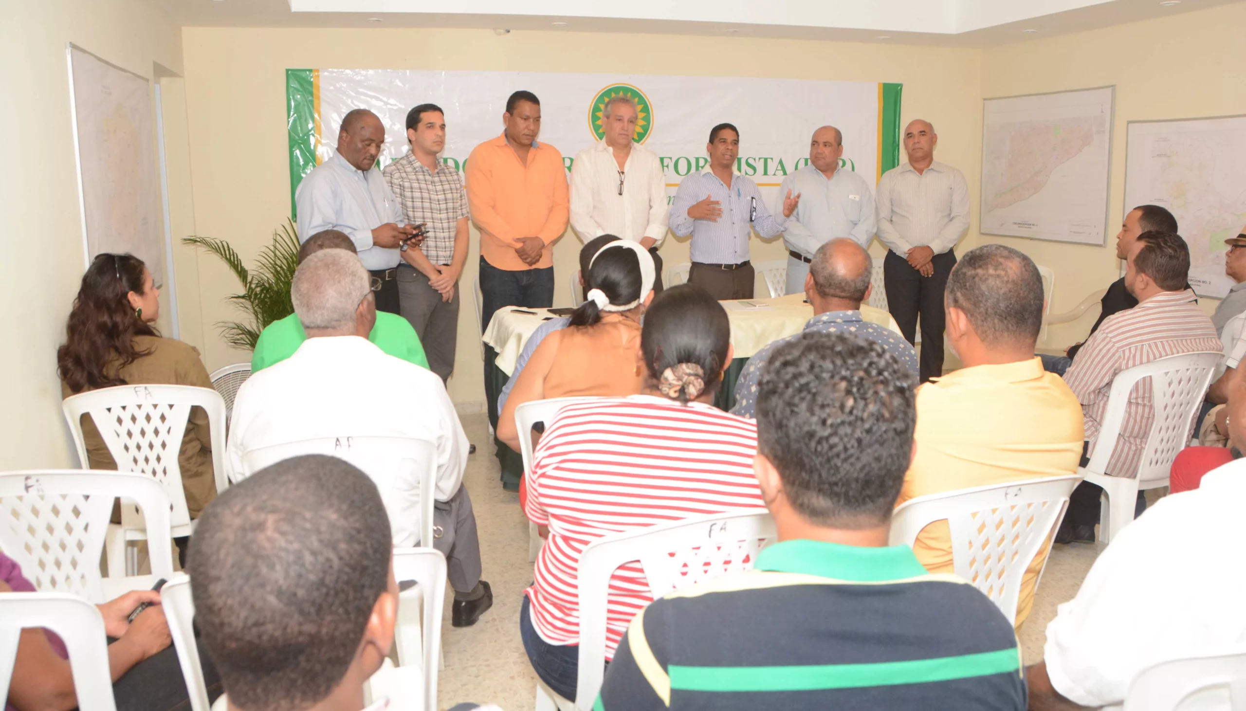 foto reunion del pleno del PLR