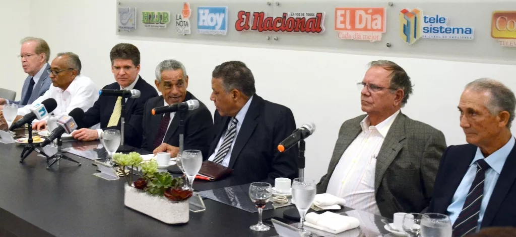 24 ALMUERZO 1,p01