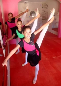 Anny Fernández, una joven dedicada a enseñar ballet