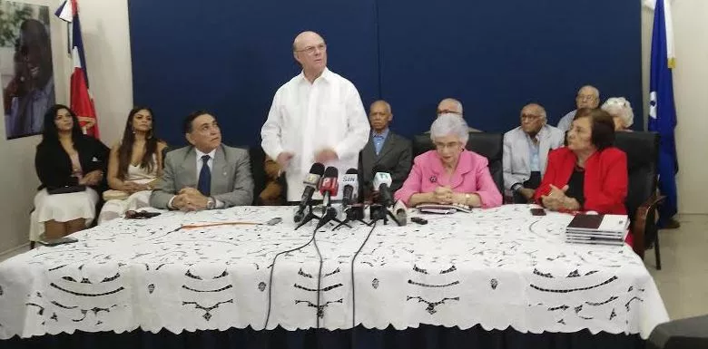HM habla en el IIJFP