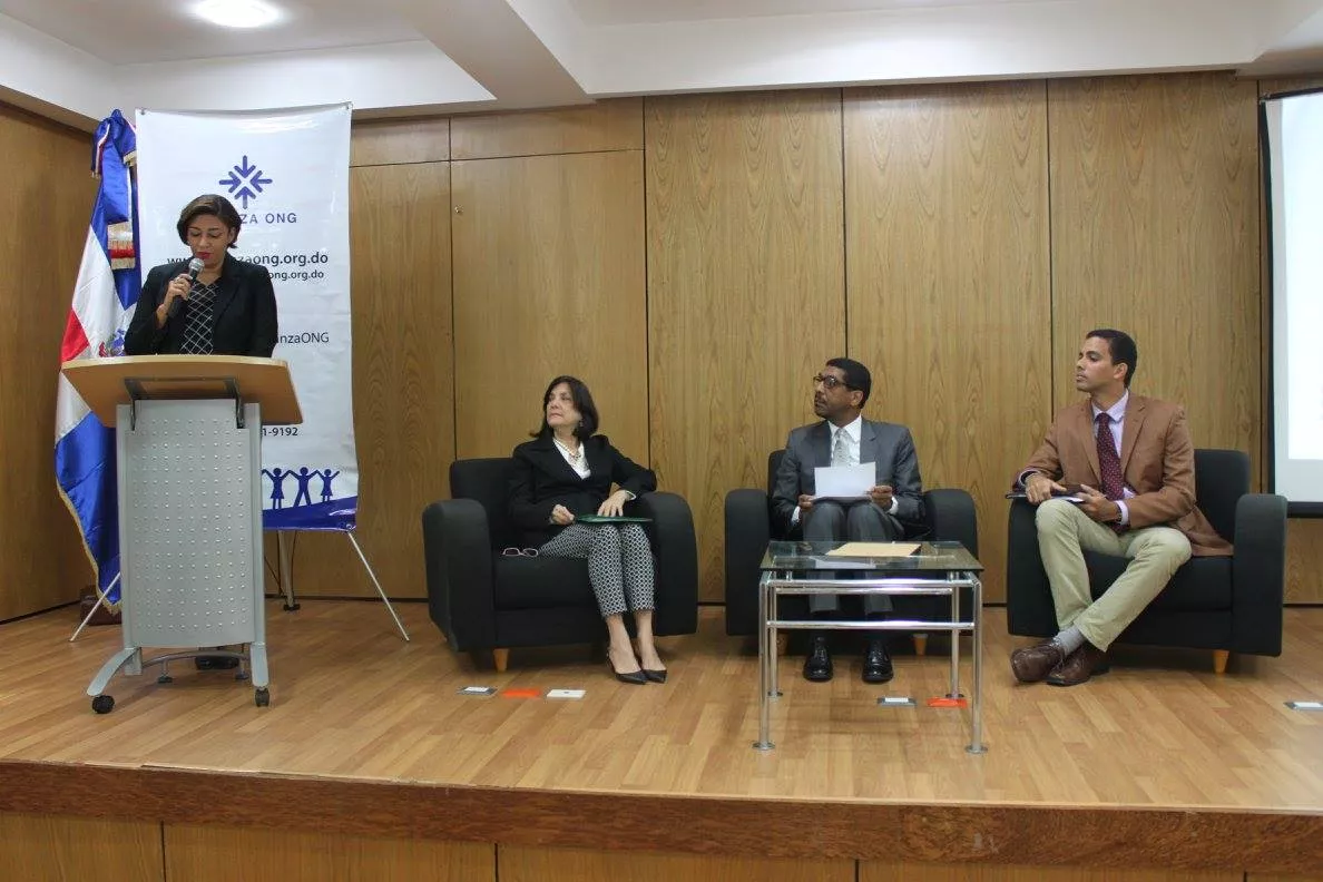 Sarah Julia Jorge, Alianza ONG_ Inocencio Garcia, MEPyD_ y César Iván González, PNUD.