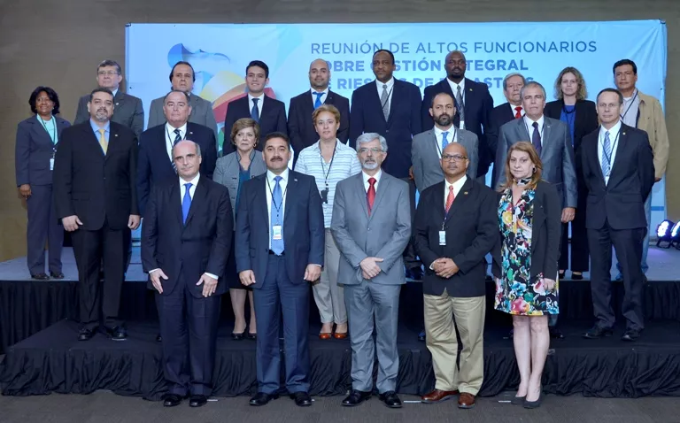 FOTO DE FAMILIA CON LOS REPRESENTANTES DE LOS PAISES PARTICIPANTES