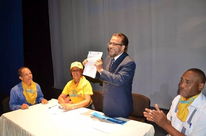 Guillermo Moreno tras firmar el compromiso con la vivienda de la plataforma Casa Ya