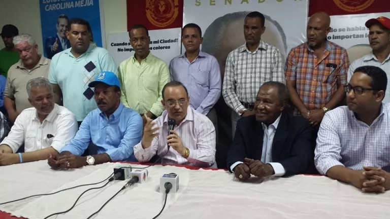 Quique Antún, junto a los candiatos de San Cristóbal