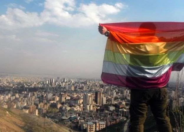 AAhiIpE bandera