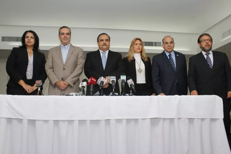 Minou Tavárez Mirabal, Luis Abinader, Elías Wessin Chávez, Soraya Aquino, Pelegrín Castillo y Guillermo Moreno.