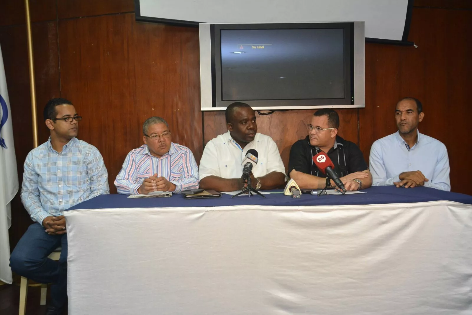 Jhonatan Liriano, Pedro Franco, Daniel Óscar, padre Frankelyn Rodríguez y Manuel Robles.