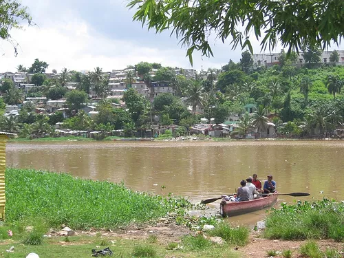 lanzan-nina-de-seis-meses-al-rio-ozama