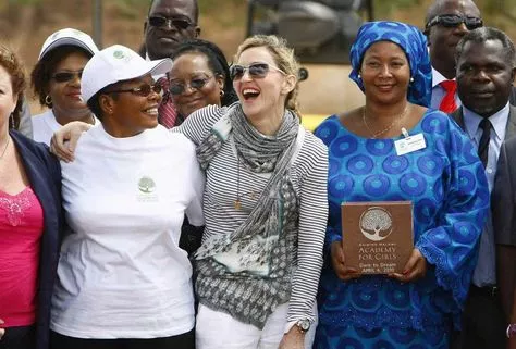 Madonna-visita-Malaui_LRZIMA20160710_0014_11