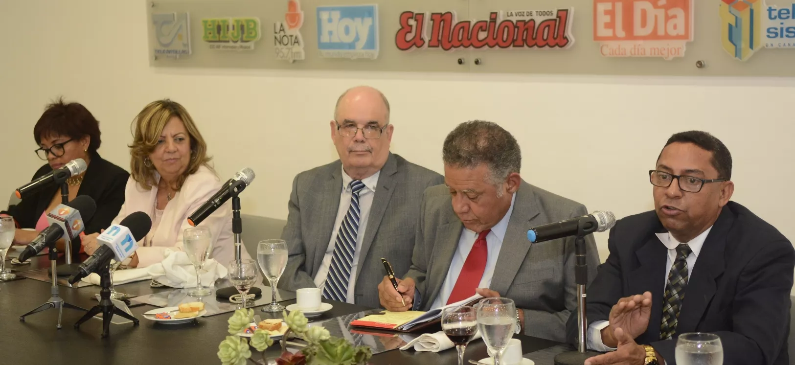 16 ALMUERZO 1,p01