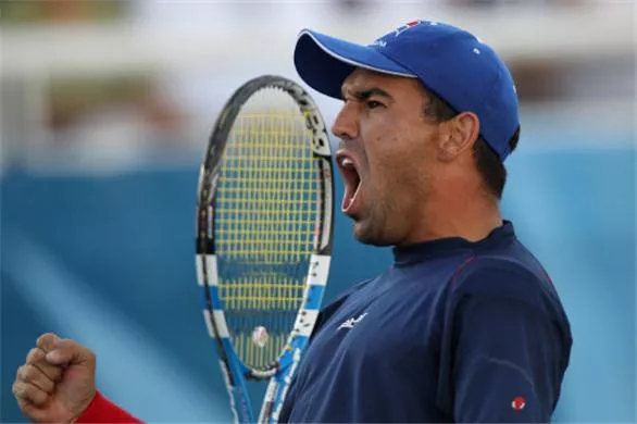 Victor-Estrella,-Facundo-Bagnis-move-into-quarterfinal-round-Medellin-Challenger-2011-109476