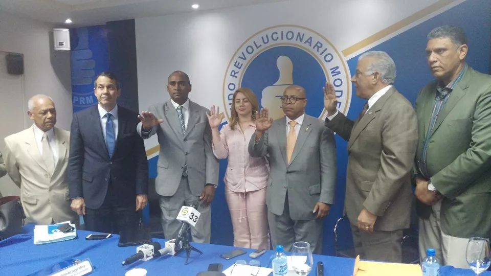 juramentan a Ganadores