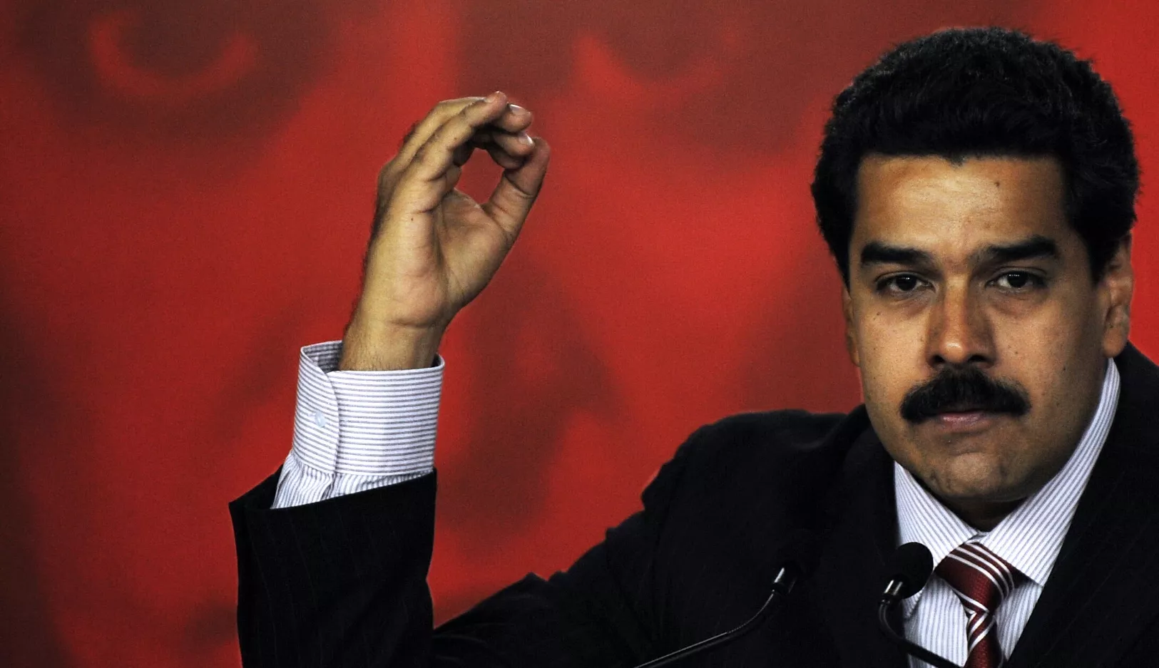 VENEZUELA-MADURO-NEWSPAPERS-REPLY