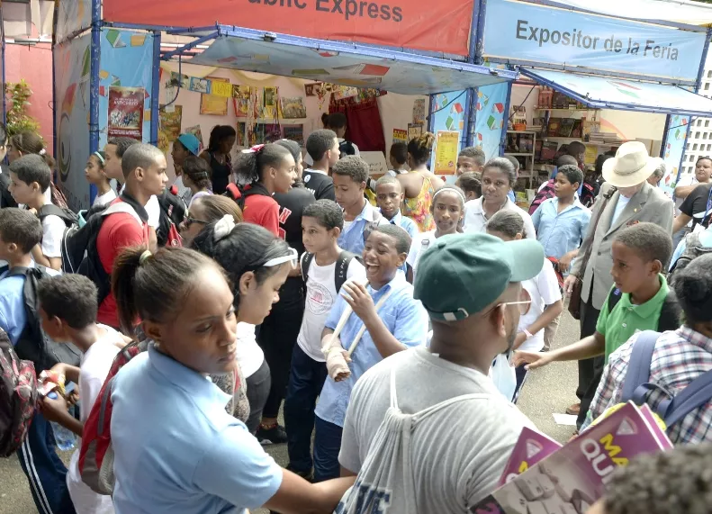 Feria de libro miercóles 2016/foto Jose de Leon