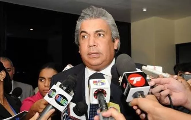 consul-carlos-castillo