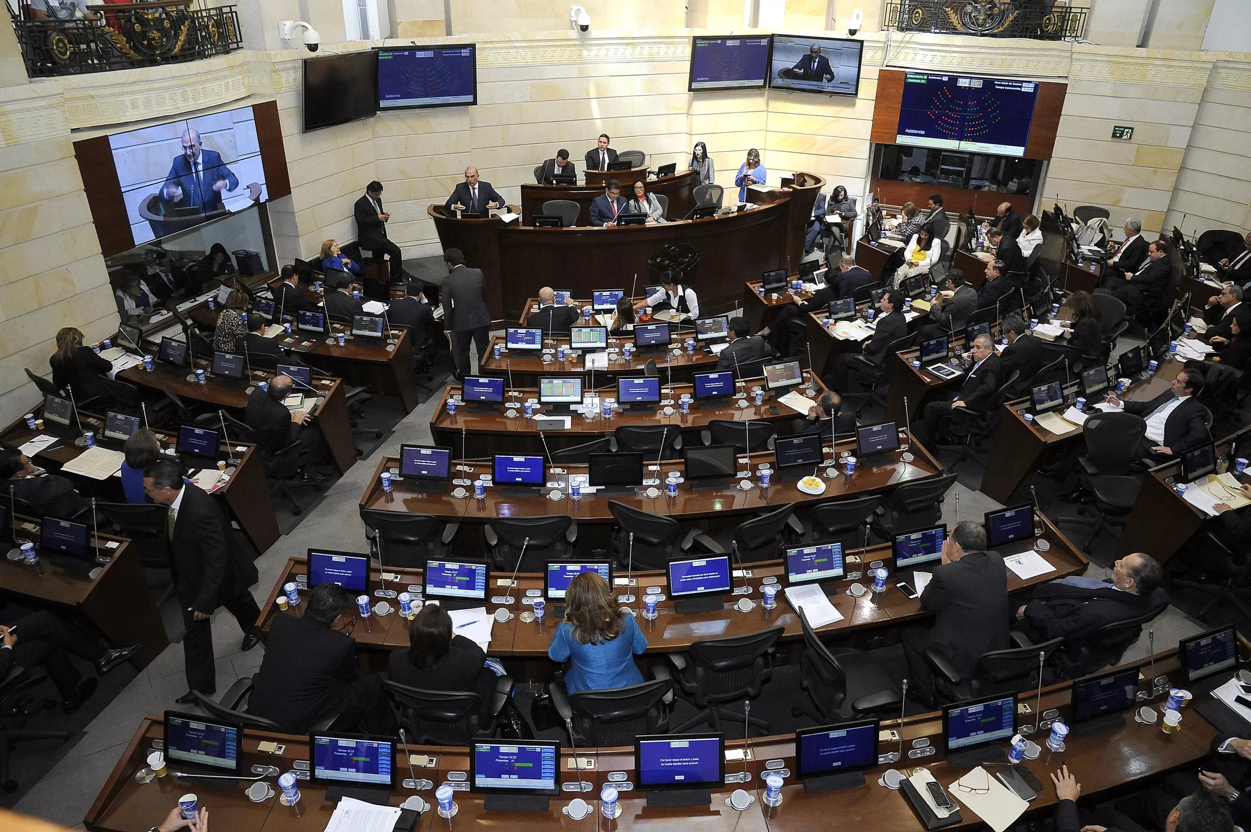 COLOMBIA-FARC-PEACE-ACCORD-PARLIAMENT