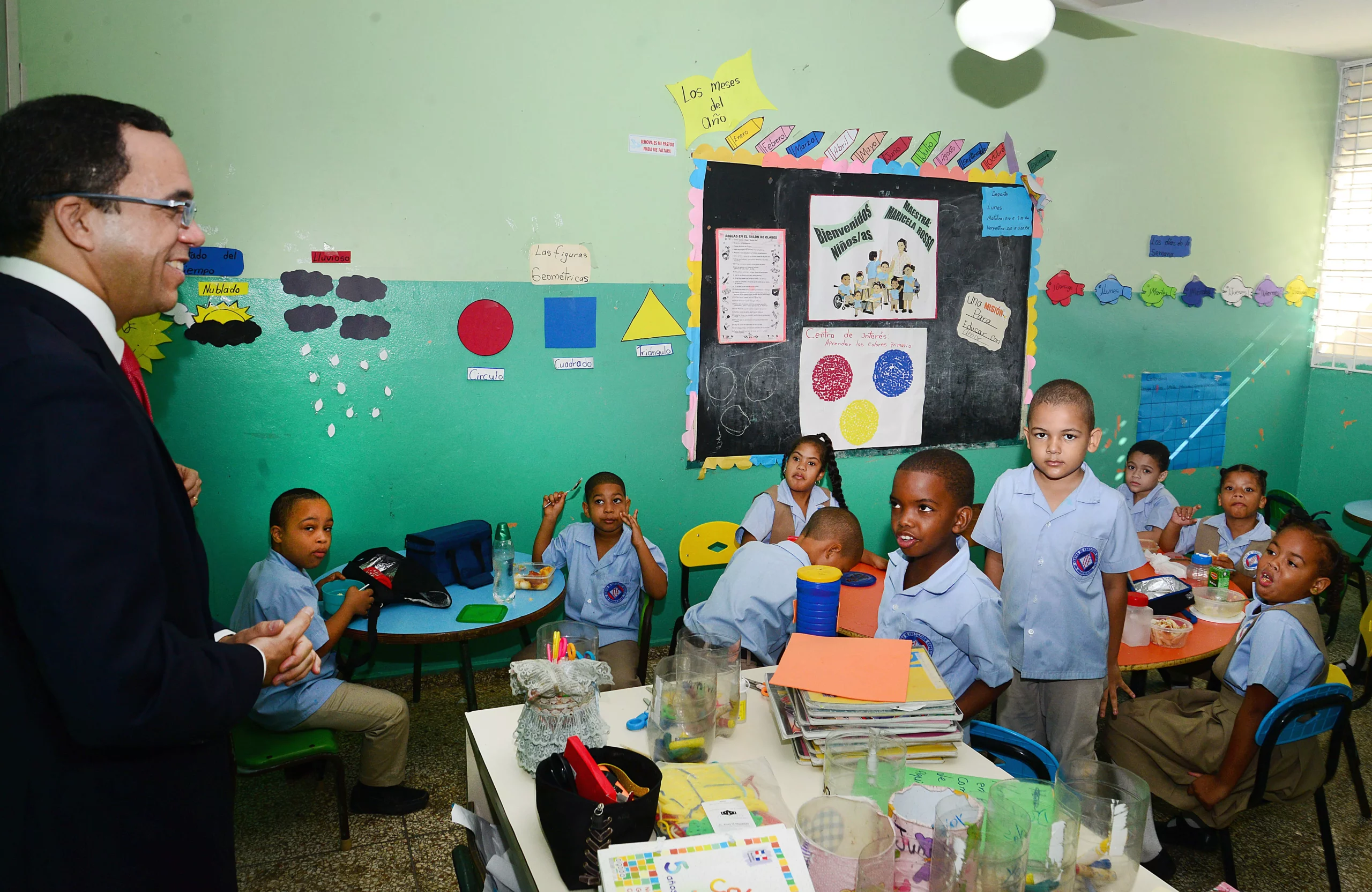 navarro-en-aula-con-ninos-especiales
